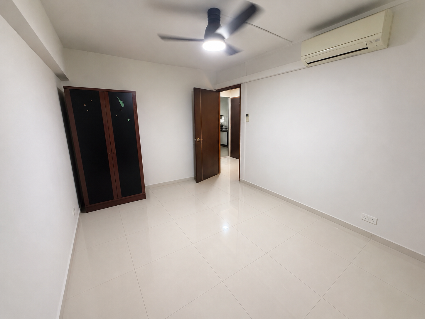 899 Tampines St 81